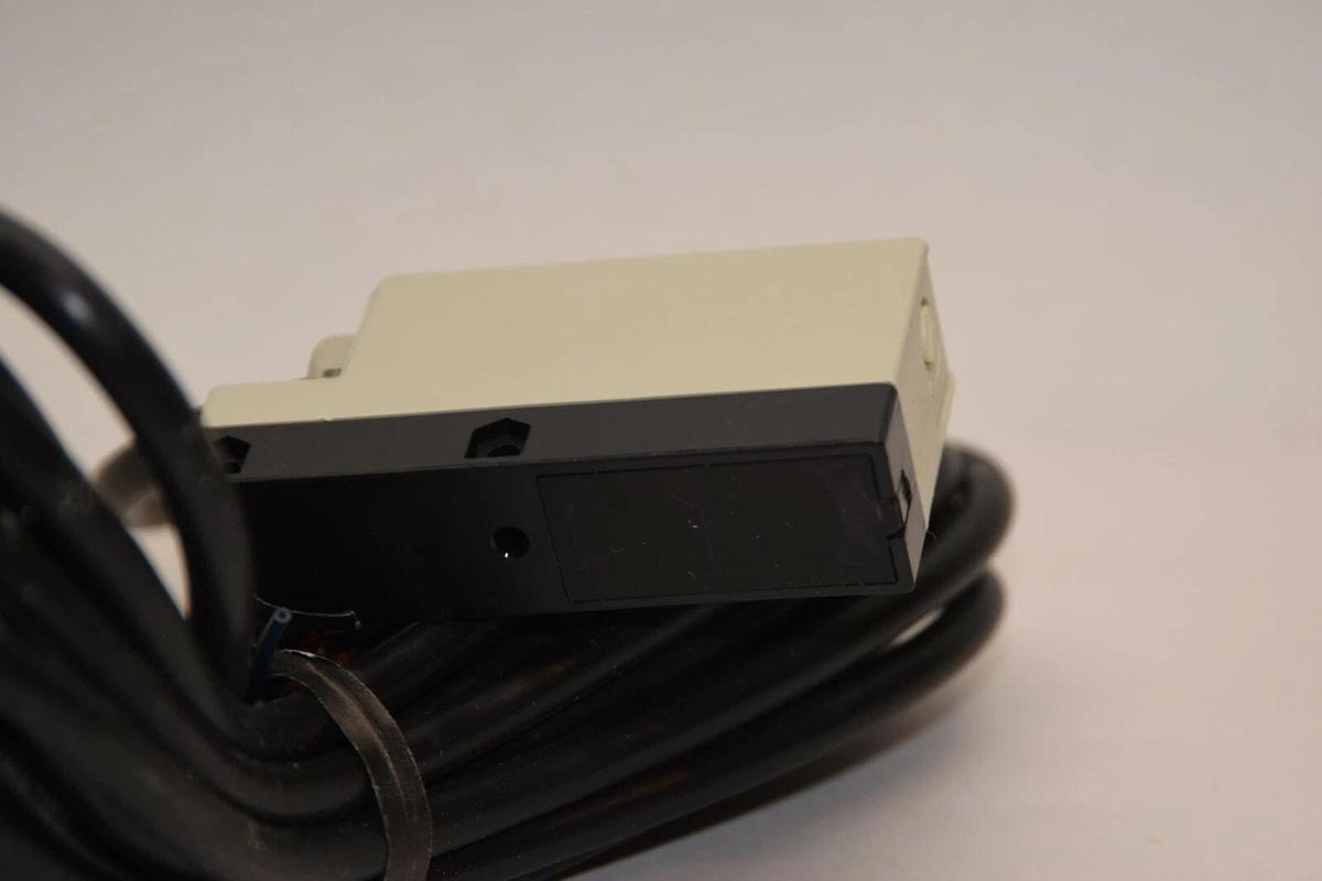 (NEW) TELEMECANIQUE XUL-H153538L05 XULH153538L05 12-24V Photoelectric Sensor