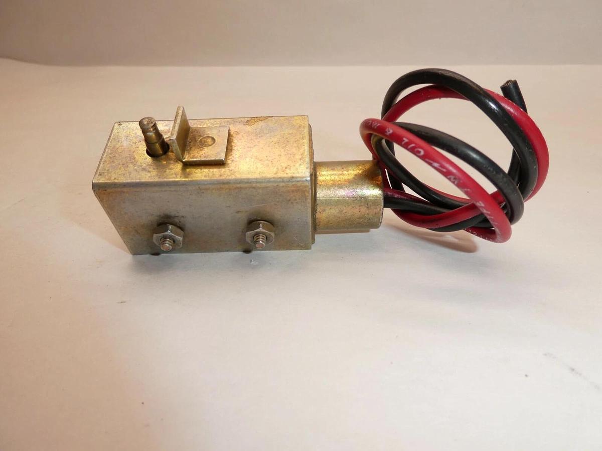 Used MICRO SWITCH RK-RSX2 15A, 125,250 OR 480VAC SNAP LIMIT SWITCH