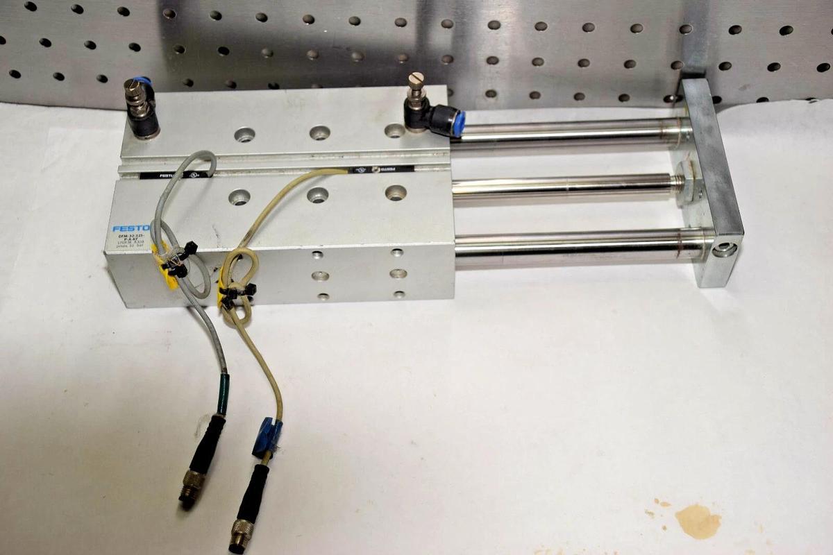 Used FESTO  PNEUMATIC GUIDED LINEAR DRIVE DFM-32-125-P-A-KF GLIDE GRIPPER CYLINDER