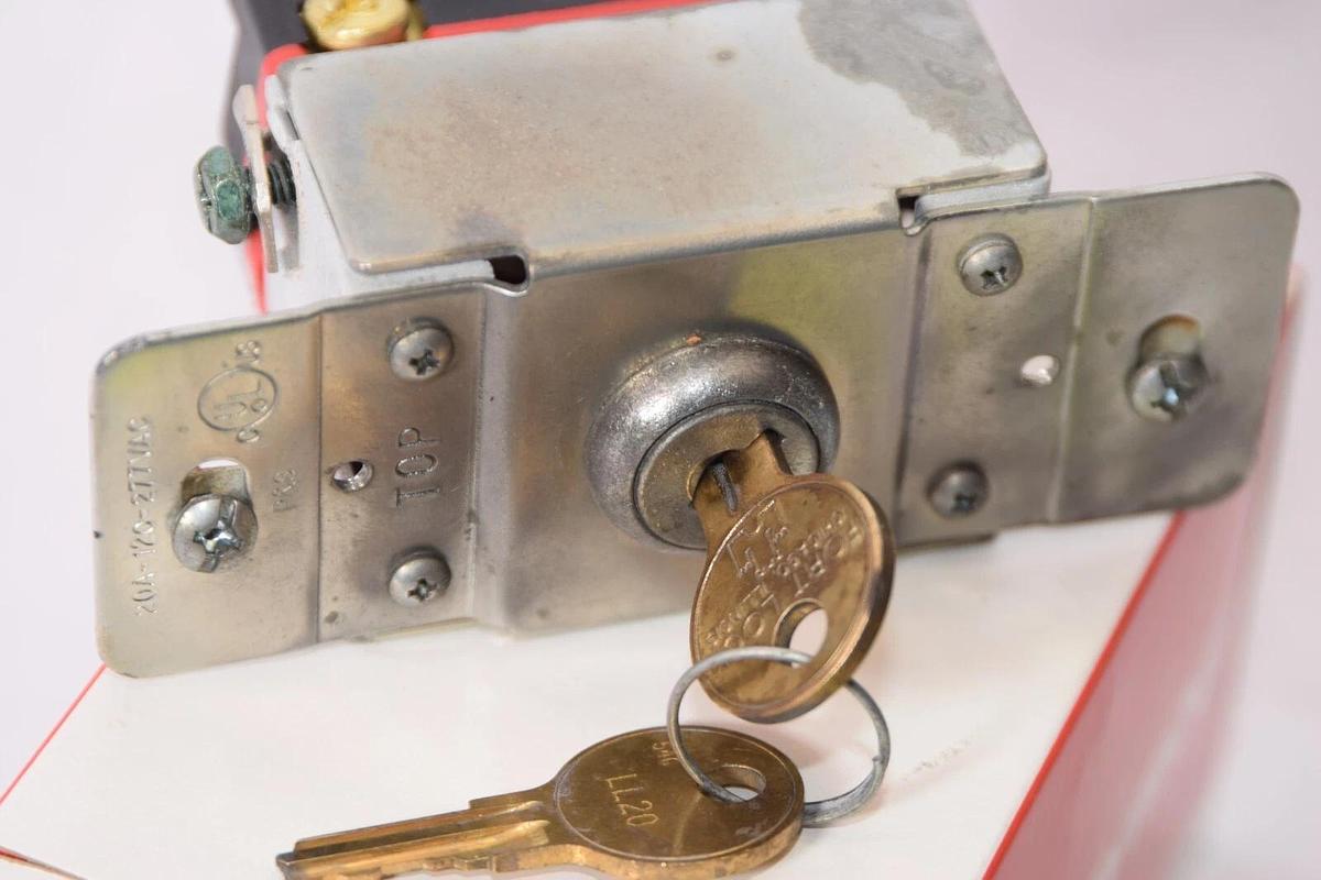 PASS & SEYMOUR PS20AC4-KL 20A 120/277Vac Four Way Key Switch (NEW)