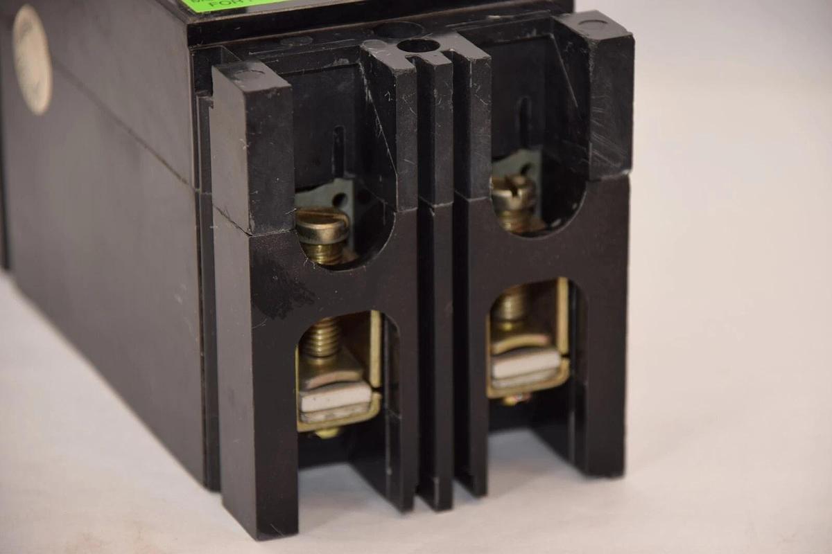 (NEW) CUTLER HAMMER REA2050 50A 2 Pole 240Vac Circuit Breaker