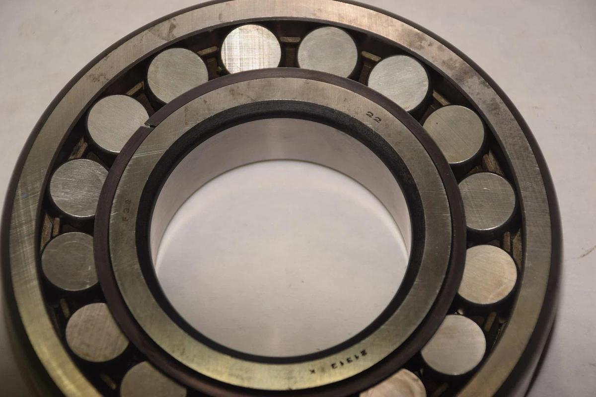 SNR 21313 K F32 SPHERICAL ROLLER BEARING NEW