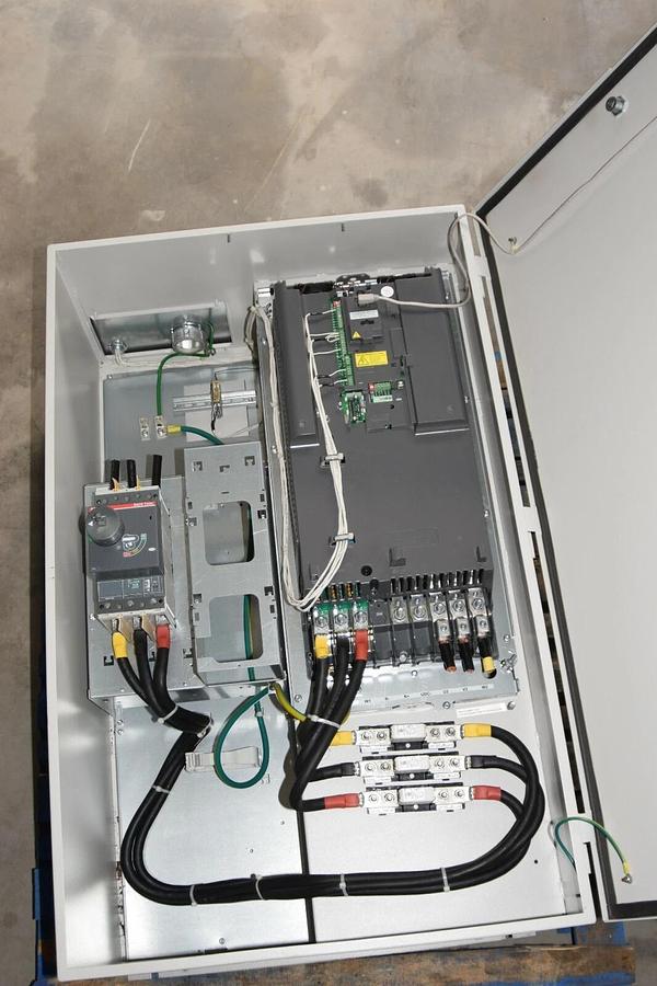 Used ABB ACH550-PCR-157A-4 157A 100kA 125Hp 3Ph Pump Drive