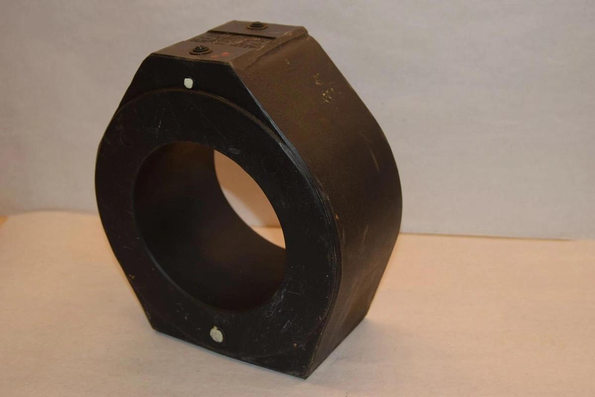 NEW GENERAL ELECTRIC JCS-0 2500:5 CURRENT TRANSFORMER