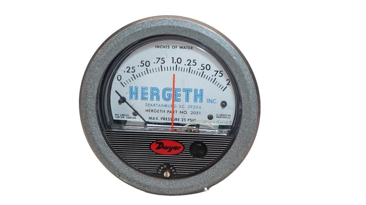 Used Dwyer Hergeth Photoelic Gage Water Gauge 2051 SRH 0-2"