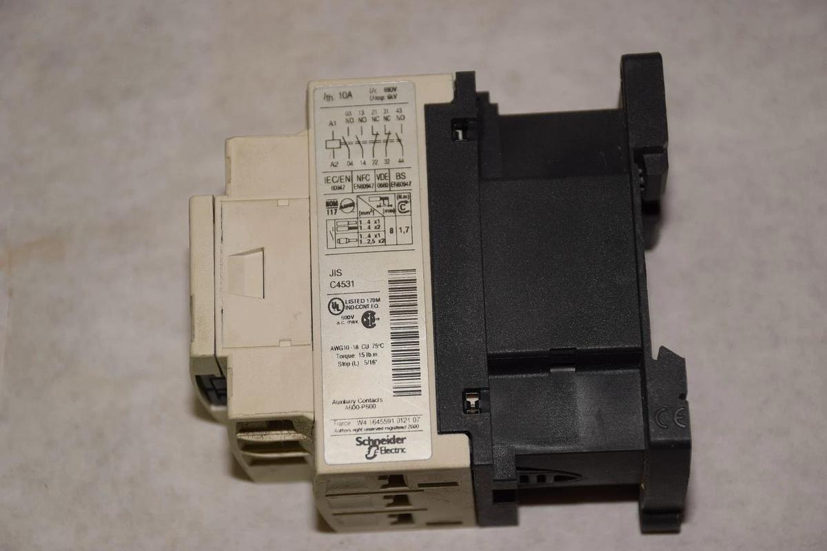 Used SQUARE D / TELEMECANIQUE CAD32 115V 50/60Hz CONTACTOR