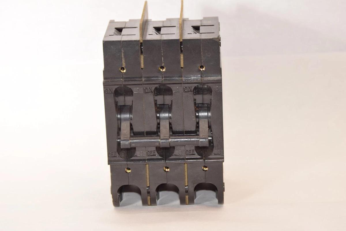 (NEW) HEINEMANN ELECTRIC CD3-A3-AB 25Amp A 480V 3-Pole Circuit Breaker