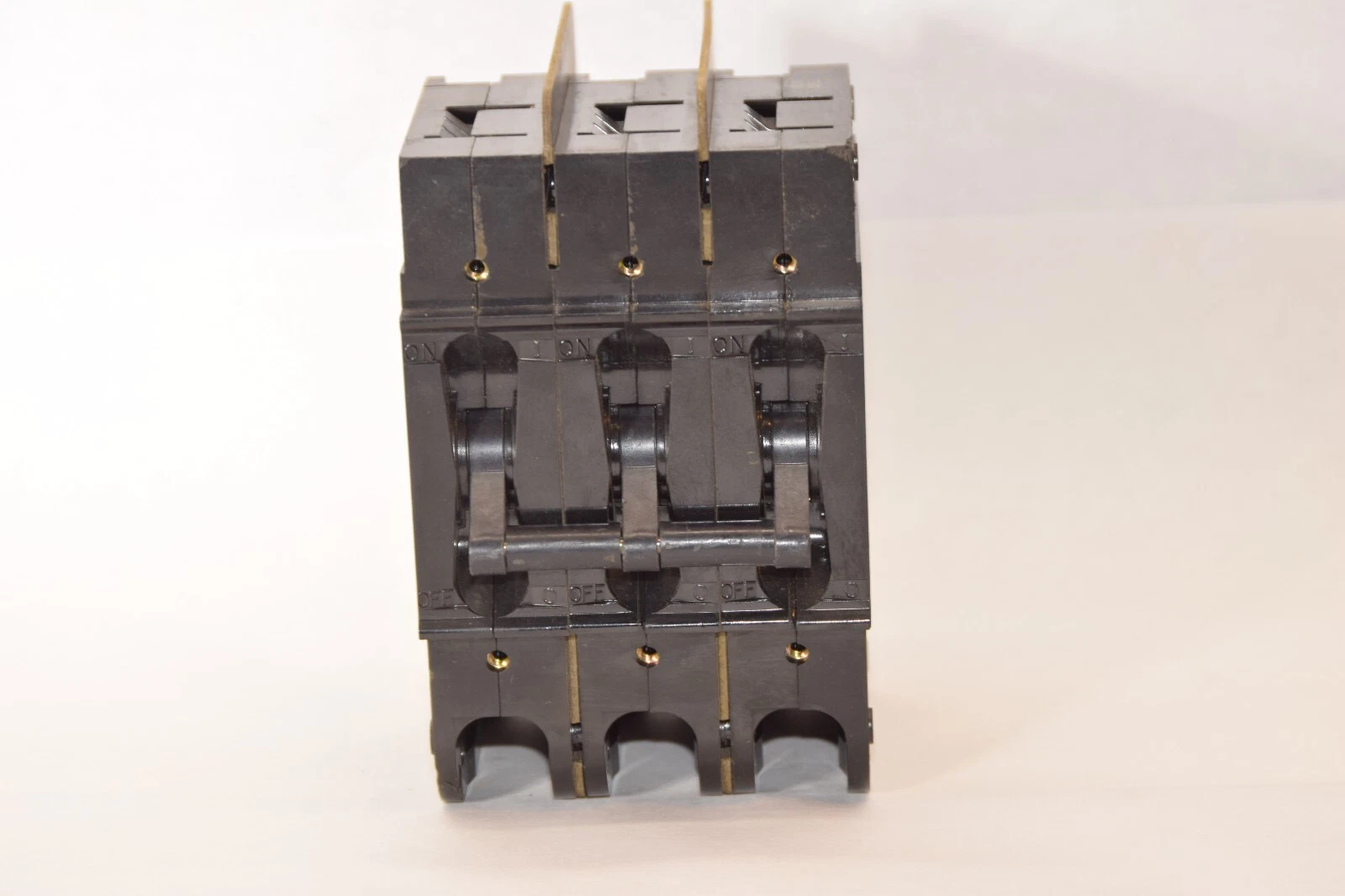 (NEW) HEINEMANN ELECTRIC CD3-A3-AB 25Amp A 480V 3-Pole Circuit Breaker