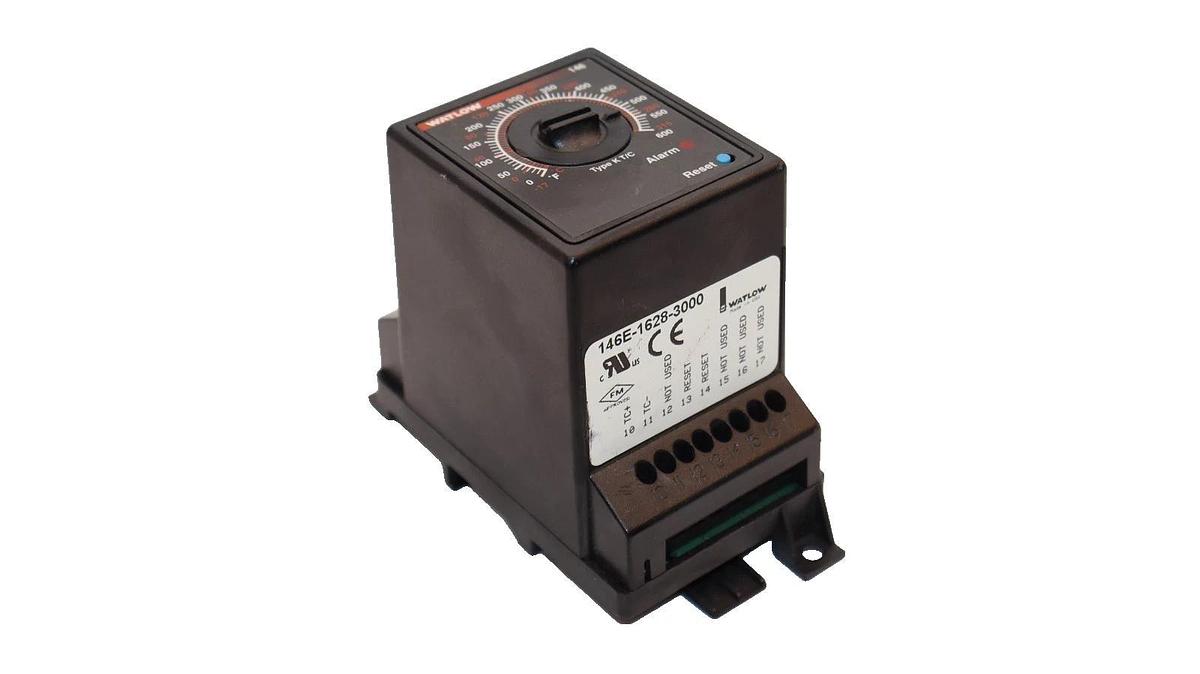 Used Watlow 146E-1628-3000 Temperature Controller