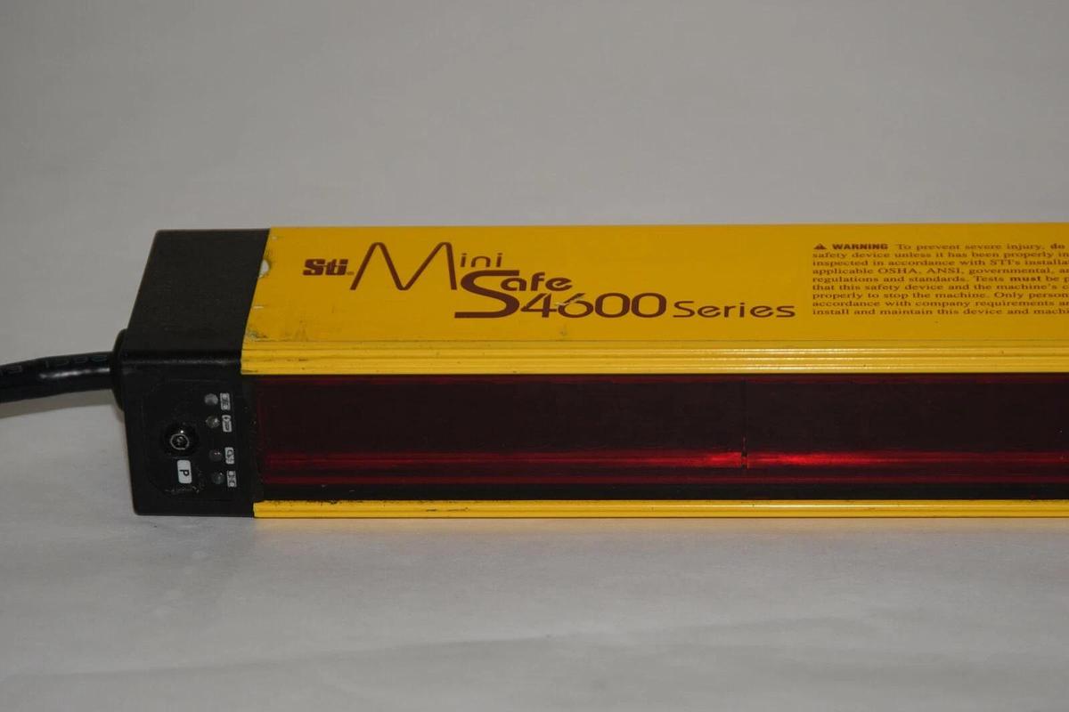 Used STI MS46SR-14-1130-Q1-R-NC-FP-HA1 70158-1809 Transmitter Safety Light Curtain