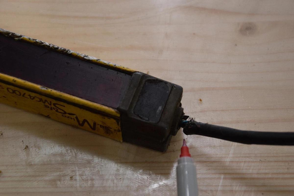 Used STI MICRO 70117-1042 MC47SR-20-1125-X TRANSMITTER SAFETY LIGHT CURTAIN