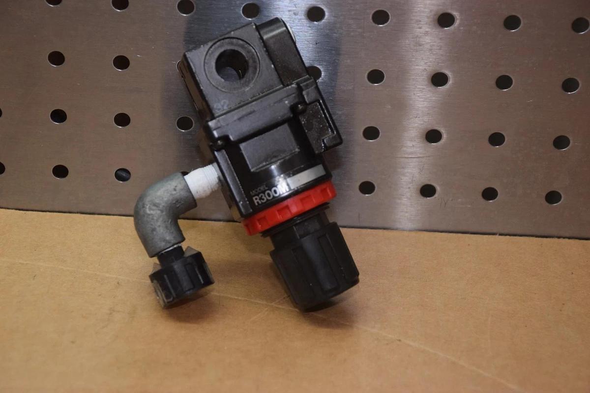 Used KOGANEI R300M R-300M 0.5-8.5kgf REGULATOR