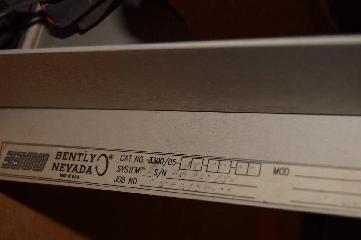 Used Bently Nevada 3300/05-24-00-00 10-Slot Rack Chassis 330005240000