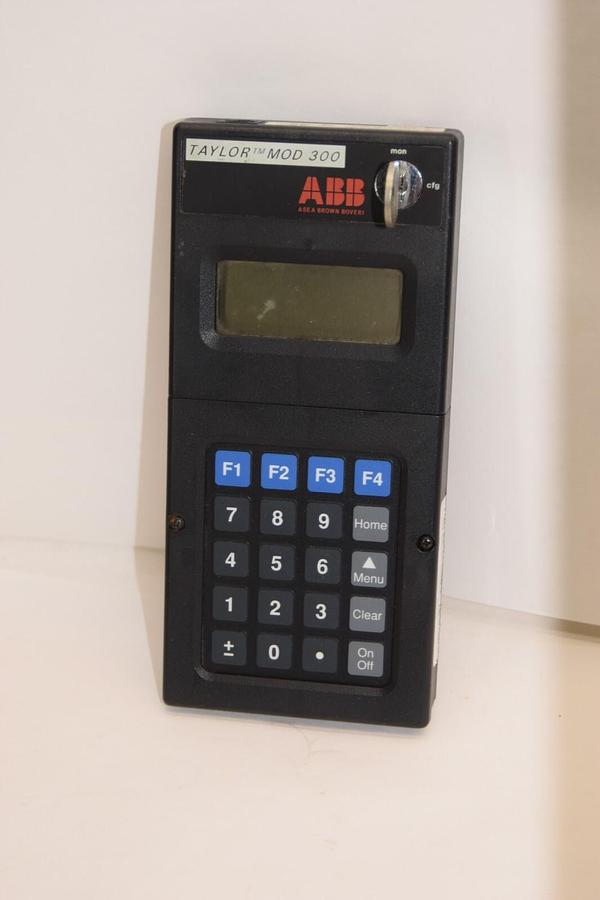 Used ABB 6200DP10800E-J 6200DP10800 MOD 300 Hand Held Monitor *No Battery*