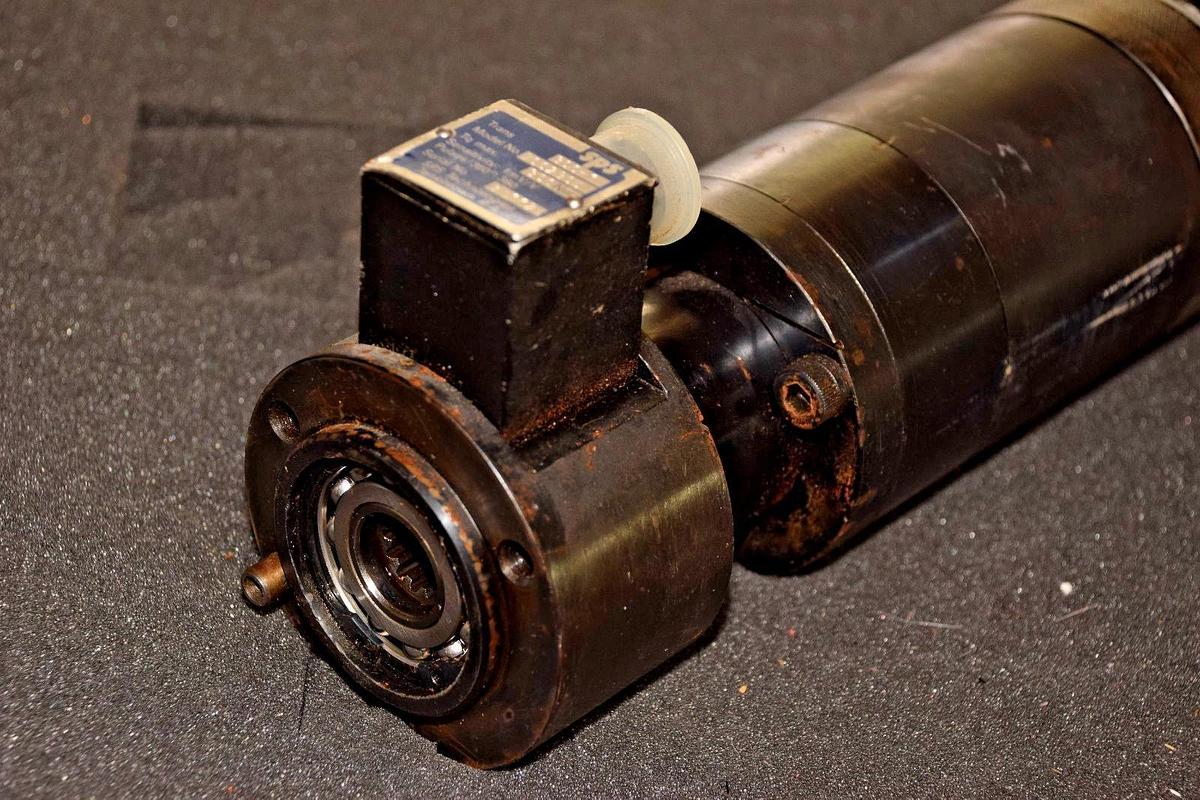 Used PACIFIC SCIENTIFIC R37SMNA-R2-NS-02 7002905 1.9 Ohms BRUSHLESS SERVO MOTOR