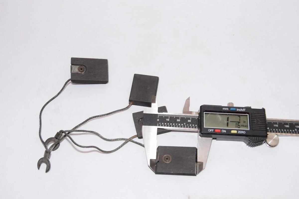 Southern Carbon Motor Brush Brushes 89 1" x 1/4" x 1-7/16" 89KJ *NEW Lot of 2