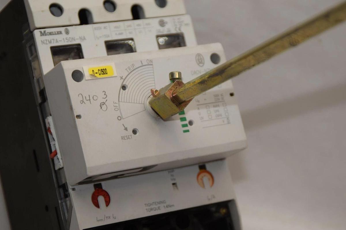 Used KLOCKNER MOELLER Breaker NZM7A-150N-NA 150A 150 Amp A w/ DAOV-NZM7