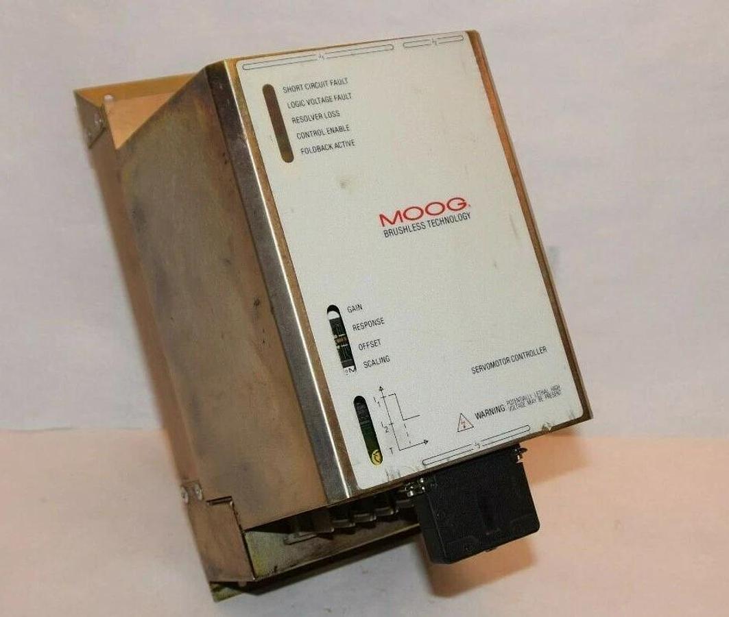 Used MOOG Brushless Servo Controller Drive 152J453 40A