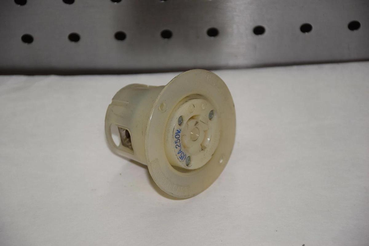 HUBBELL ZJB 15A 250V TWIST-LOCK FLANGED RECEPTACLE NEW