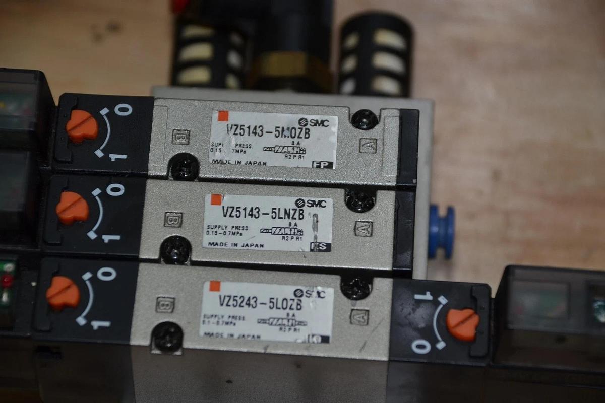 Used SMC VZ5143-5LNZB 24 VDC COIL PNEUMATIC VALVE MANIFOLD ASSY 3 PNEUMATIC VALVES