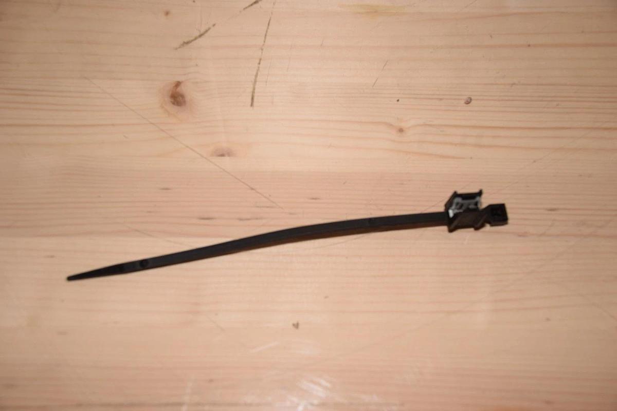 lot 20 ARaymond EDGE-BITERS, ZIP-TIE CABLE WIRE, Trim Panel Clip, Cable Straps