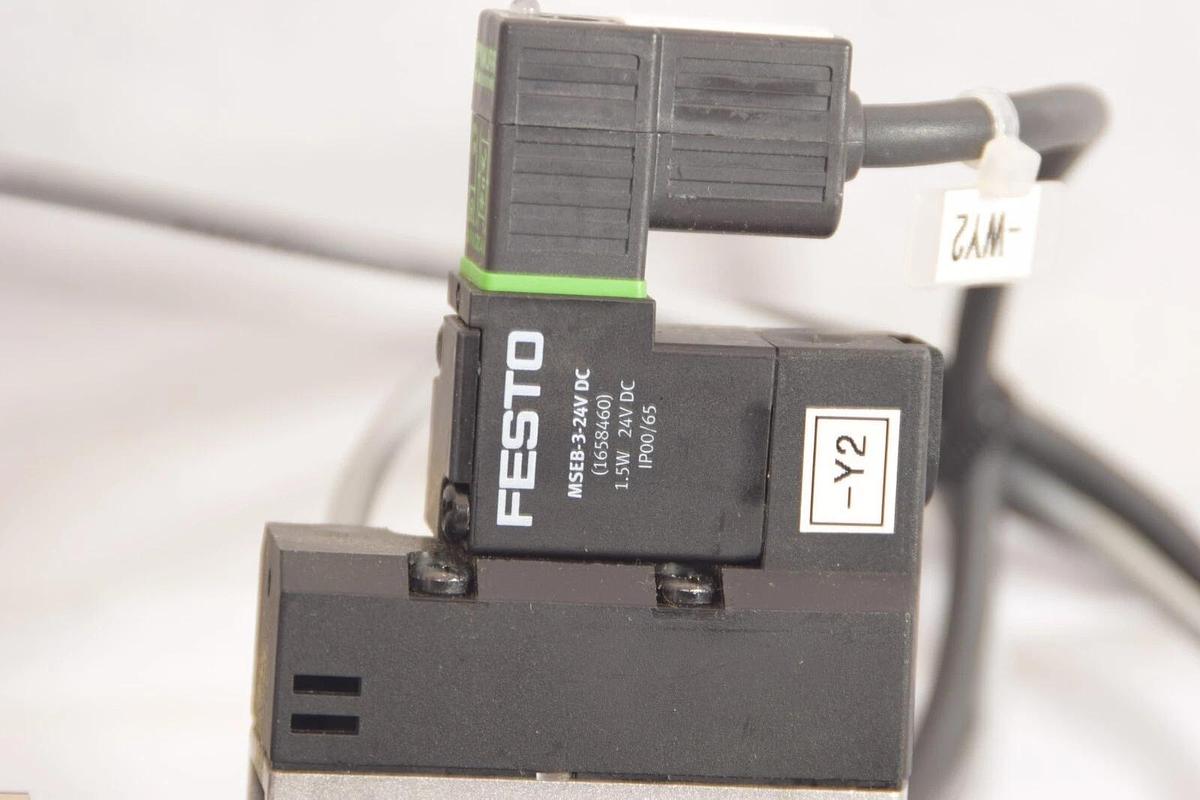 Used FESTO CPE24-M1H-3GL-3/8 Valve W/FRM-...-D-MAXI , SDE1-D10-G2-R18-C-P2-M8 Sensor