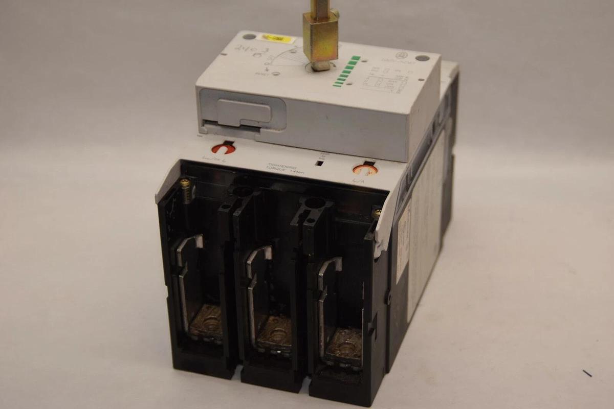 Used KLOCKNER MOELLER Breaker NZM7A-150N-NA 150A 150 Amp A w/ DAOV-NZM7