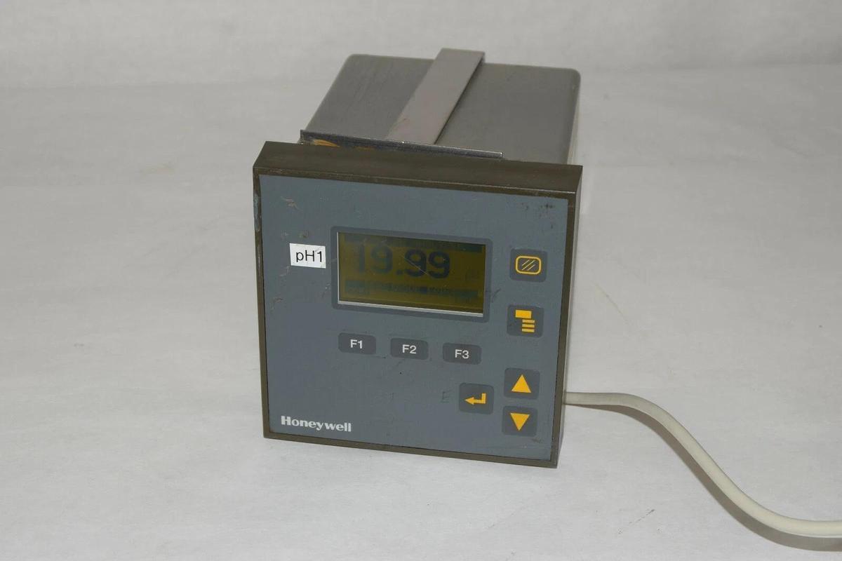 Used HONEYWELL 9782P-03-C3-E0000-BD  pH ANALYZER  51309430-001 079132d/c 079114e/j