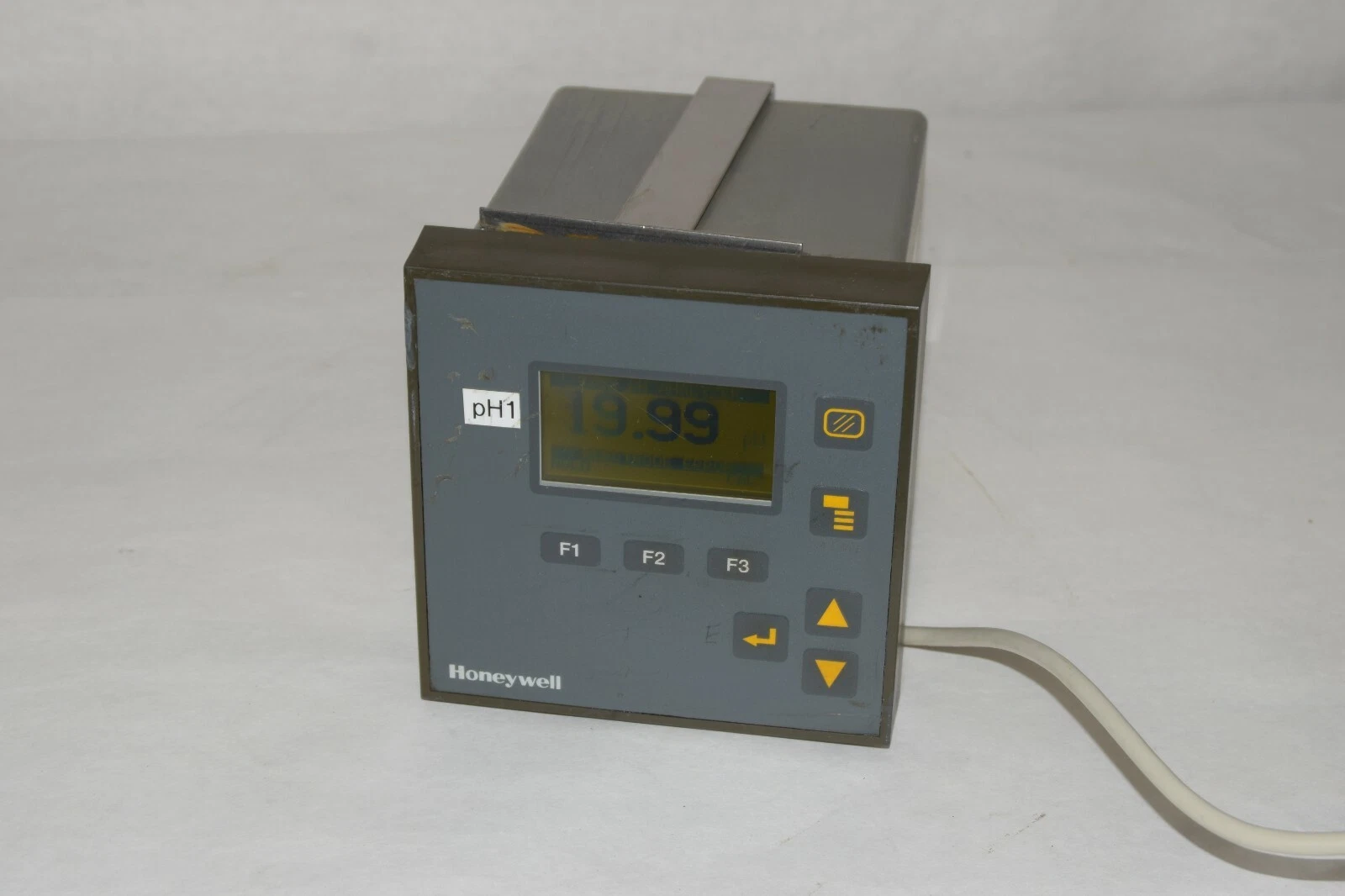 Used HONEYWELL 9782P-03-C3-E0000-BD pH ANALYZER 51309430-001 079132d/c 079114e/j