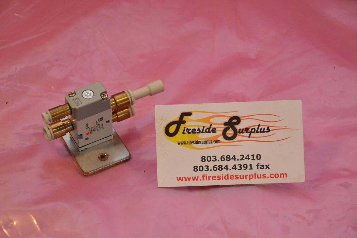 Used SMC AIR VALVE SYJA512-M5-F SYJA512 M5 F SYJA512M5F