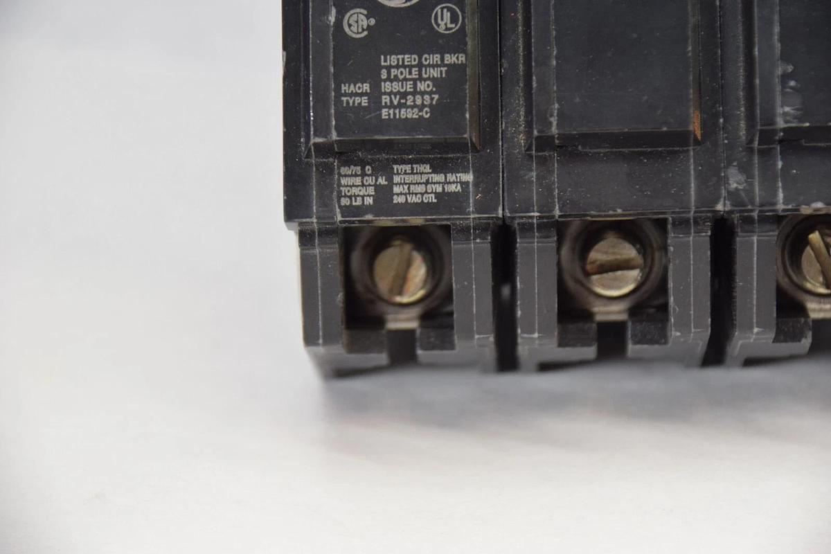 (NEW) GE GENERAL ELECTIRC RV-2937 , E11592-C 3 Pole 30Amp Circuit Breaker