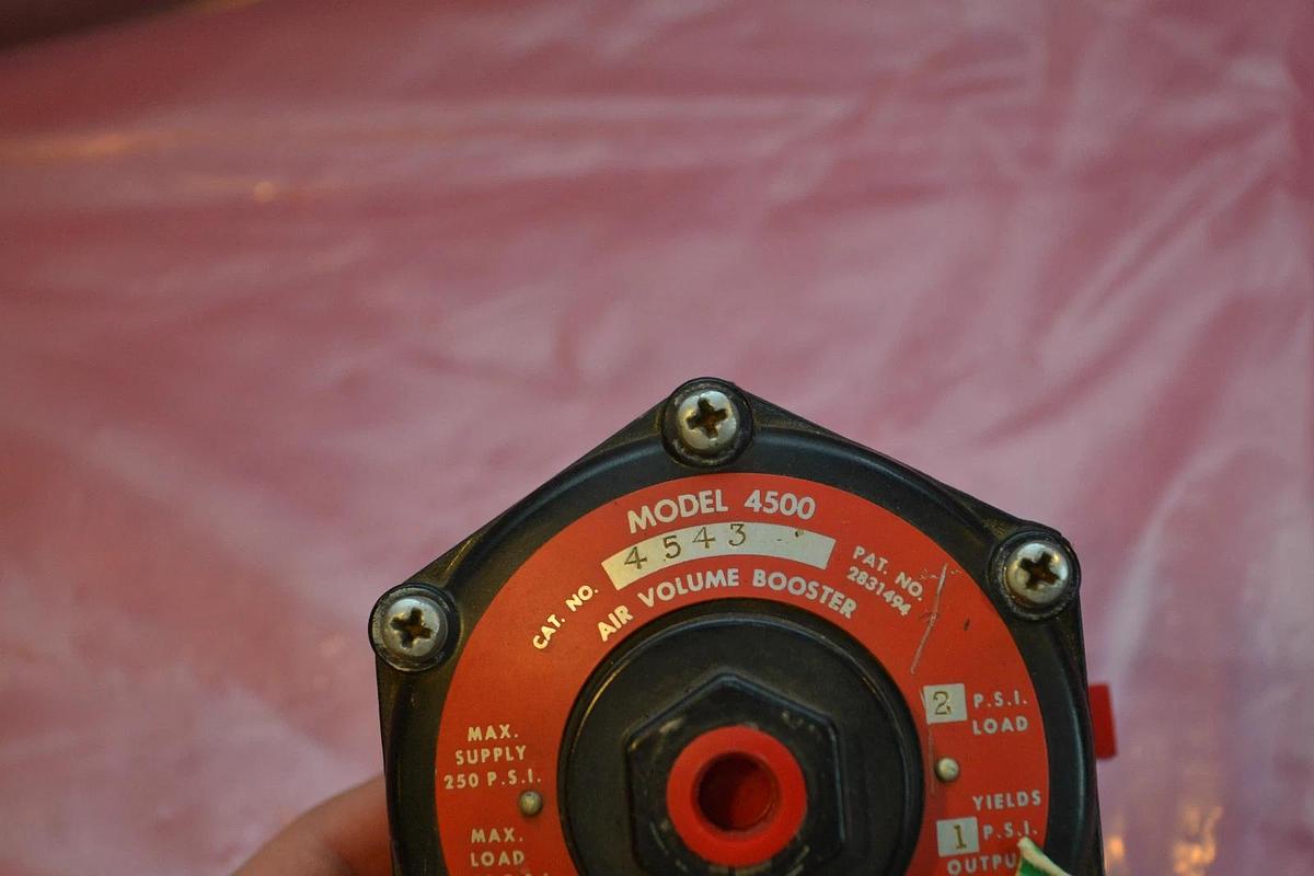 Used FAIRCHILD AIR VOLUME BOOSTER PRESSURE REGULATOR MODEL 4500 CAT. 4543