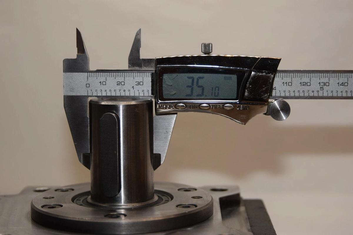 (NEW) MS-GRAESSNER D-72135 18.27mm & 35.10mm Shaft Gear Box / Speed Reducer