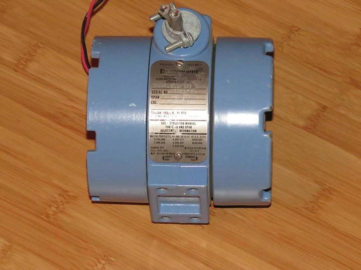 Used FISHER ROSEMOUNT TRANSMITTER 0444RL2U1A2E5 0444RL2U1A2E5