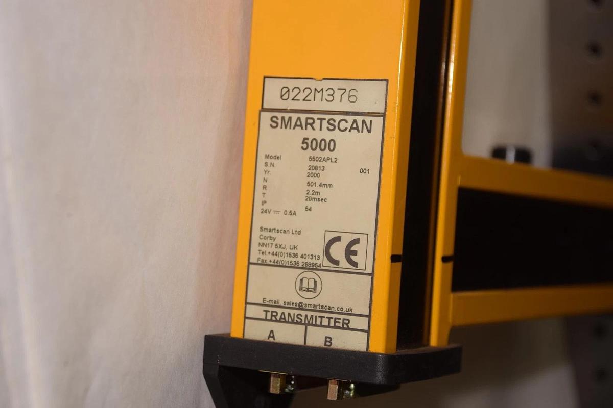 Used SMARTSCAN 5000 INFRARED SENSING LIGHT CURTAIN 5502APL2 Transmitter 022M376 24V