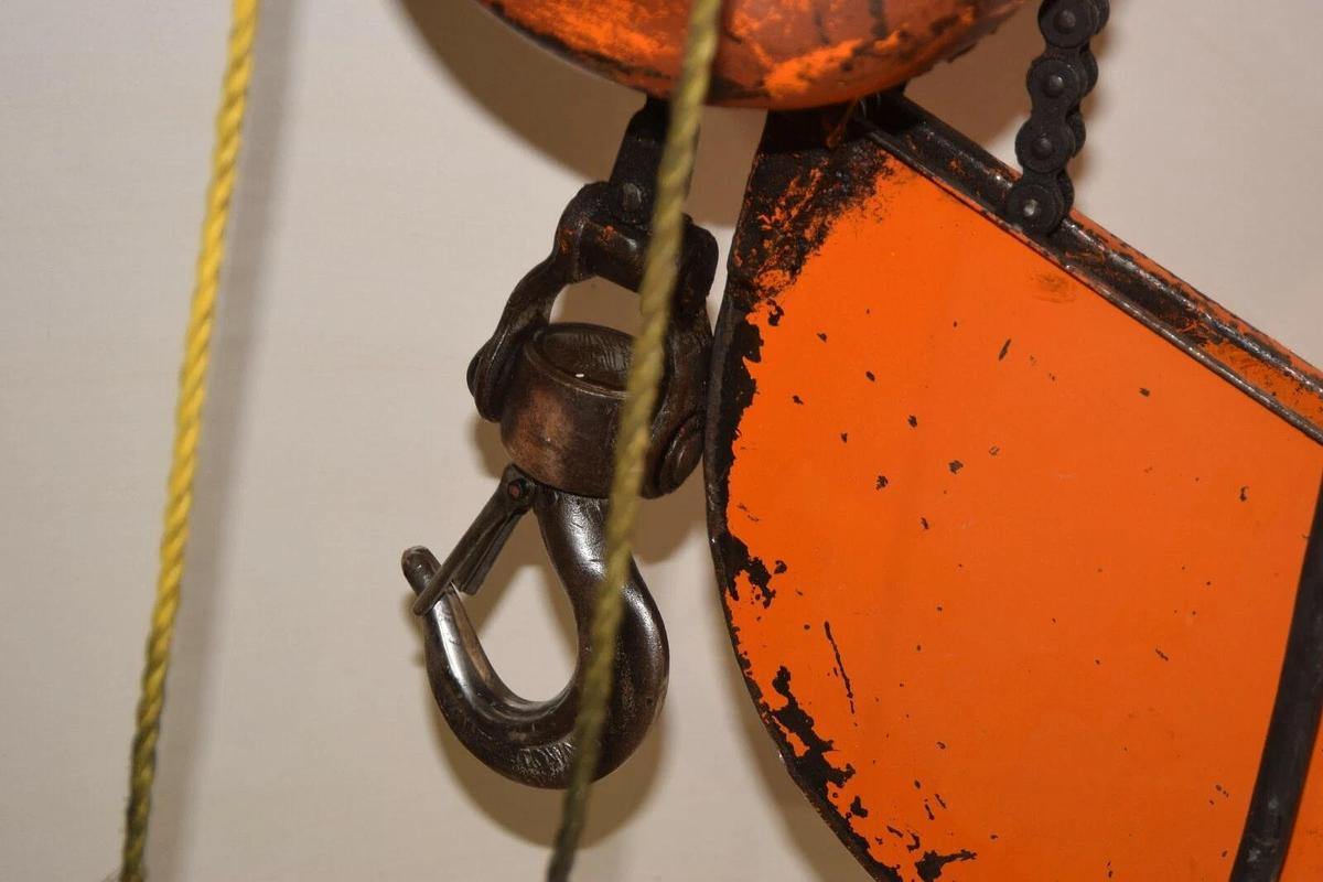 Used Yale Electric Chain Hoist 1 Ton 2000lb 1K9FPG3 3Ph 440v 1K9FPG3N  10' Chain Drop