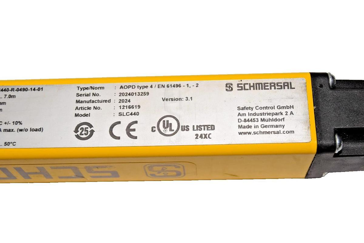 Schmersal Safety Light Curtain SLC440-R-0490-14-01 RECEIVER 24vdc (NEW)