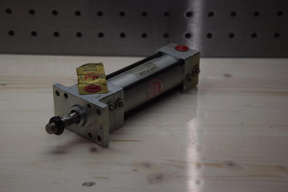 PHD AVRF11/8X21/2-P-D PNEUMATIC CYLINDER NEW