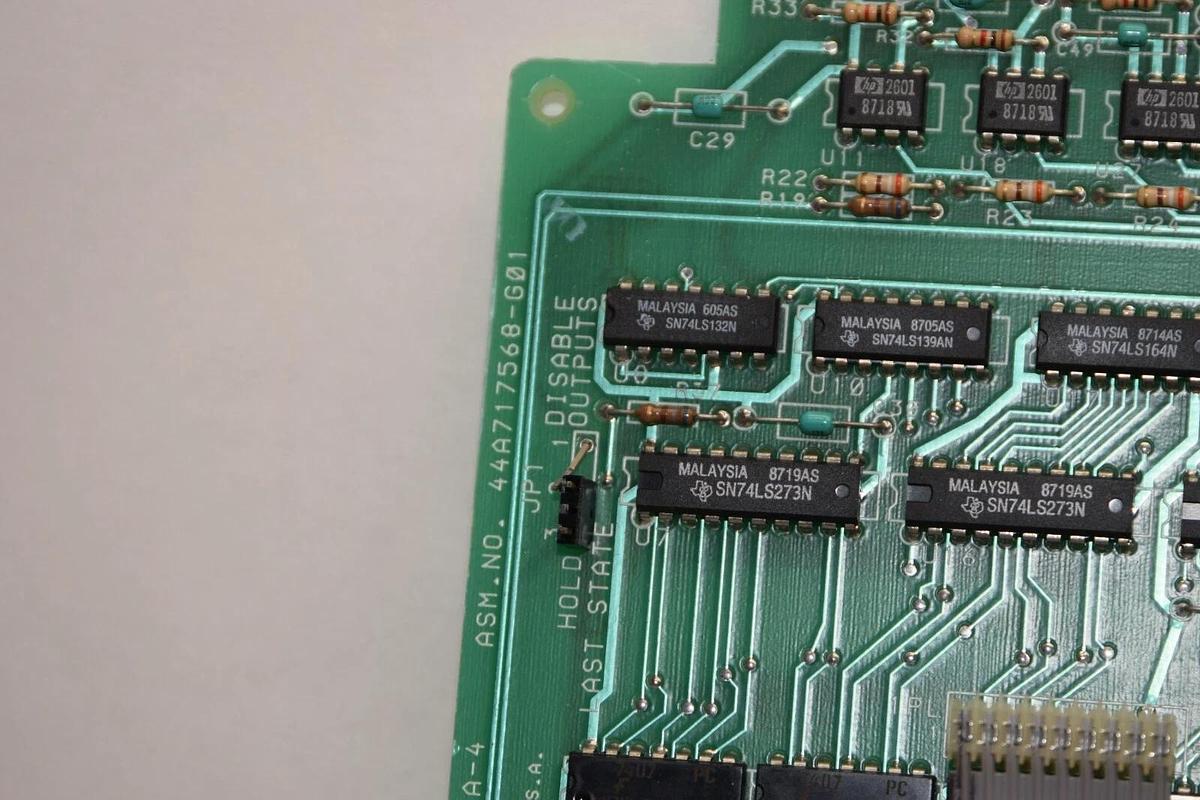 Used GE General Electric 44A717568-G01 IC600BF923K 10-50V Sink Output Module W/Light