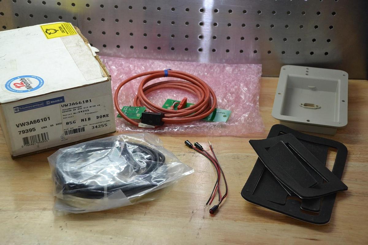 TELEMECANIQUE keypad dr mtg kit VW3-A66101  VW3A66101 79395
