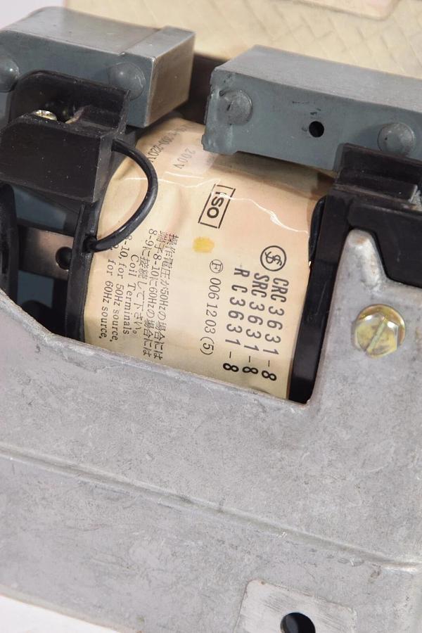 Used FUJI ELECTRIC SRC 363I-8 SRC 3631-8 220A 3PH 220/440/550V AC Magnetic Contactor