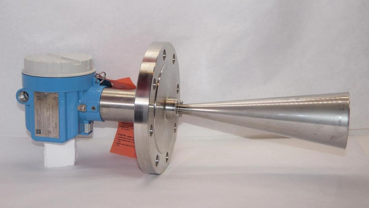 ENDRESS + HAUSER Level Radar Micropilot FMR240 FMR240-S5V1APJBA4Y 4" (NEW)