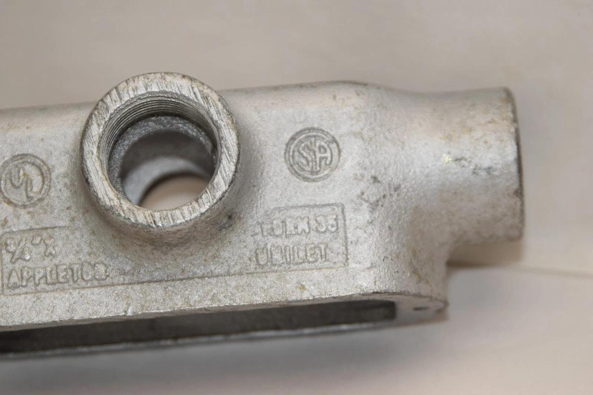 (NEW) APPLETON 3/4" X-Type Conduit Outlet Body Form 35