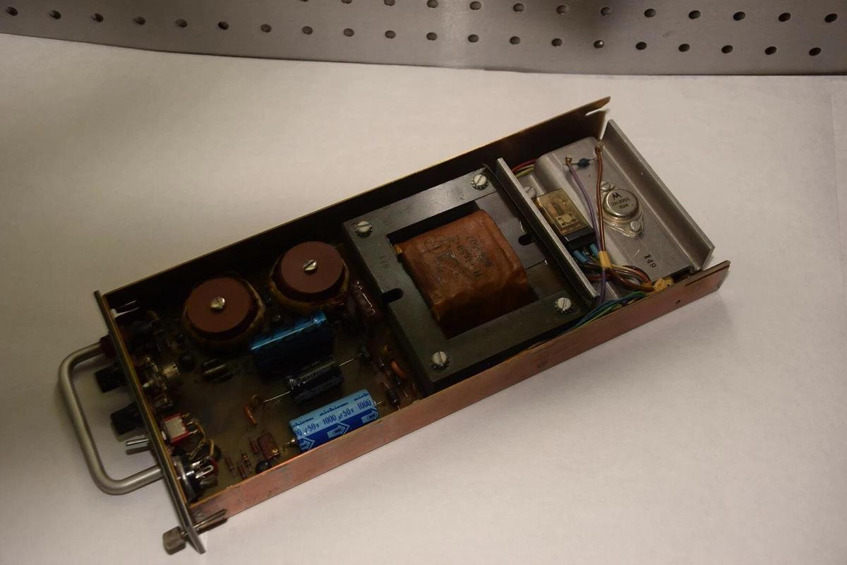 Used QUINDAR QP-17 QP17 115VAC IN 12VDC Out Power Supply