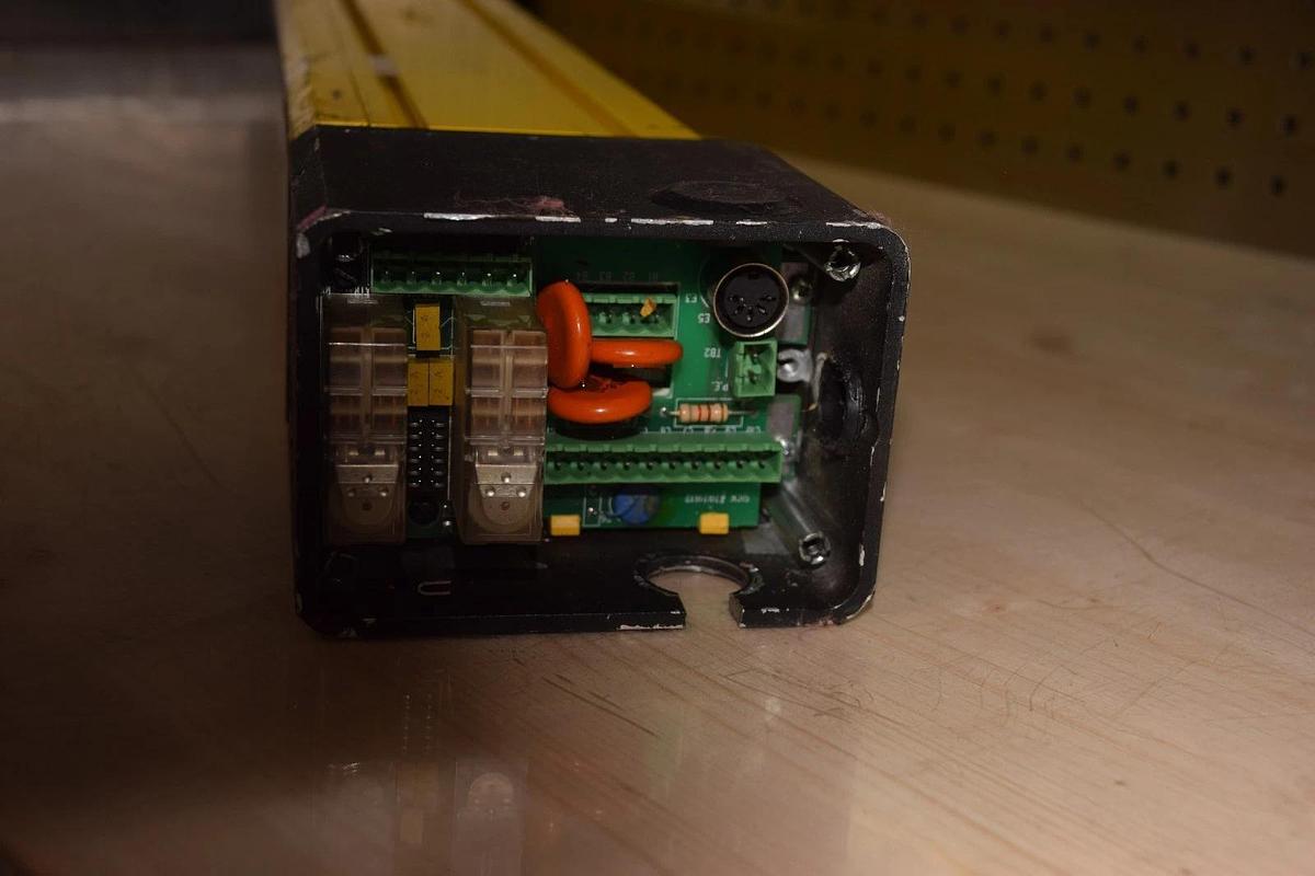 Used SICK 750-1211 2.12 24VDC 50/60Hz 30VA 738mm  SAFETY LIGHT CURTAIN