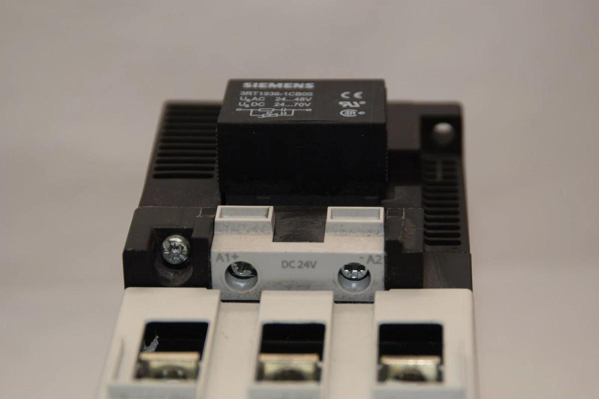 Used SIEMENS 3RT1044-1BB40 3RT10441BB40 24V Coil Contactor W/ 3RH1921-1FA22