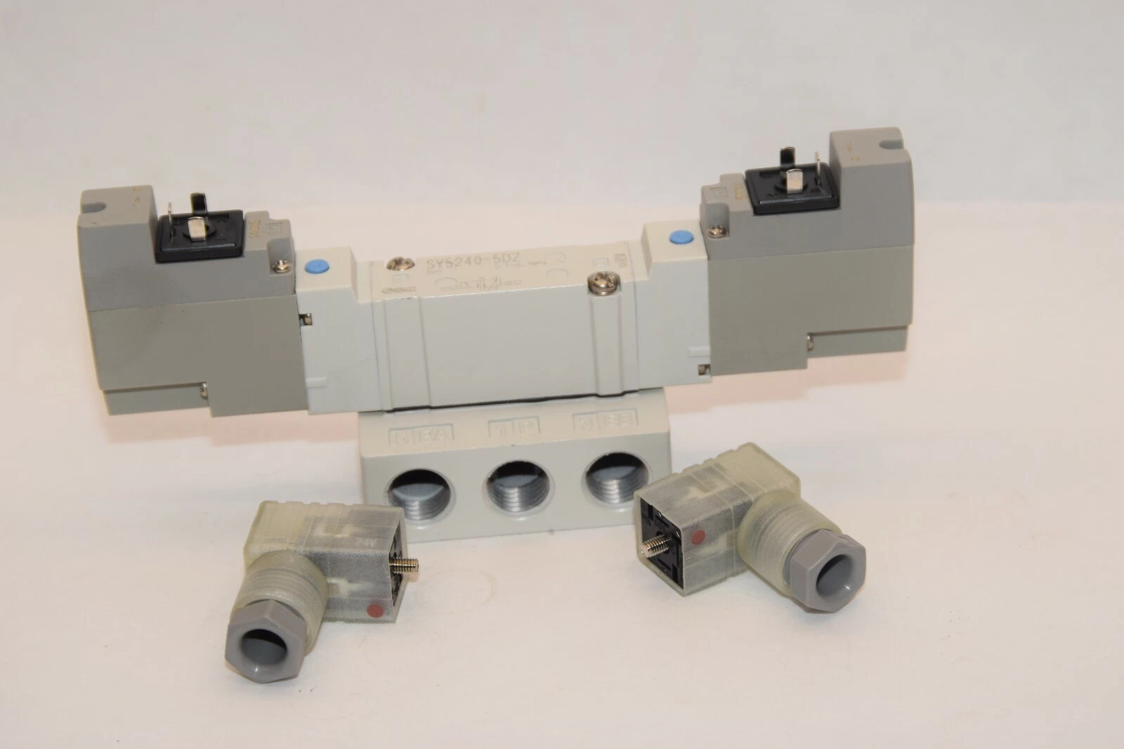 (NEW) SMC SY5240-5DZ-02T SY52405DZ02T 0.1-0.7MP Solenoid Valve