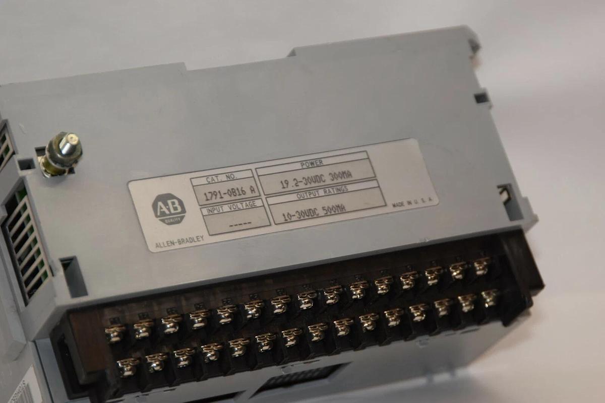 Used ALLEN BRADLEY 1791-0B16 A 19.2-30Vdc 300Ma Output Module *Damaged Cover Tab*