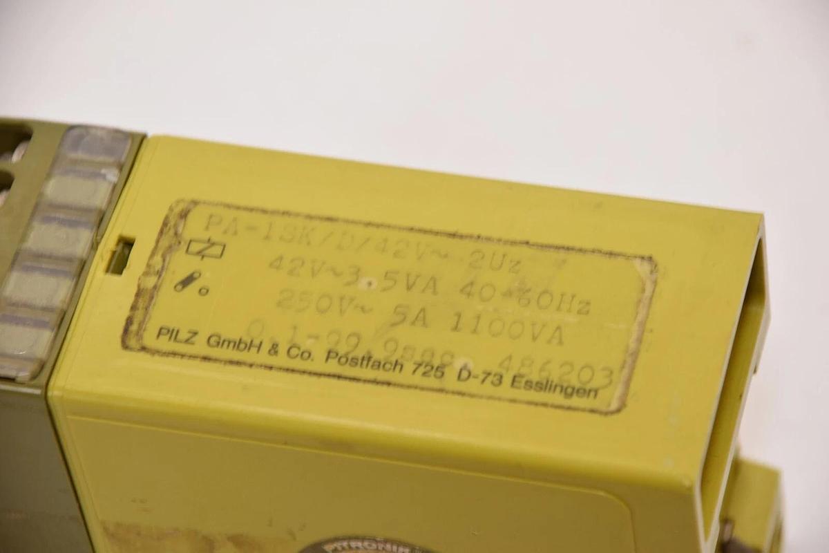 Used PILZ PA-1SK/D/42V/2UZ 250V 5A 1100VA 40-60Hz Safety Relay Counter