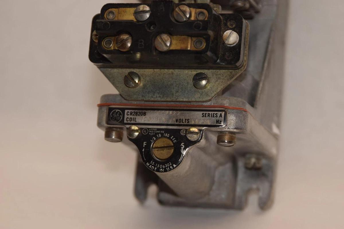 Used GE GENERAL ELECTRIC CR2820B 111AA22 Series A 120/110V Time Delay Relay